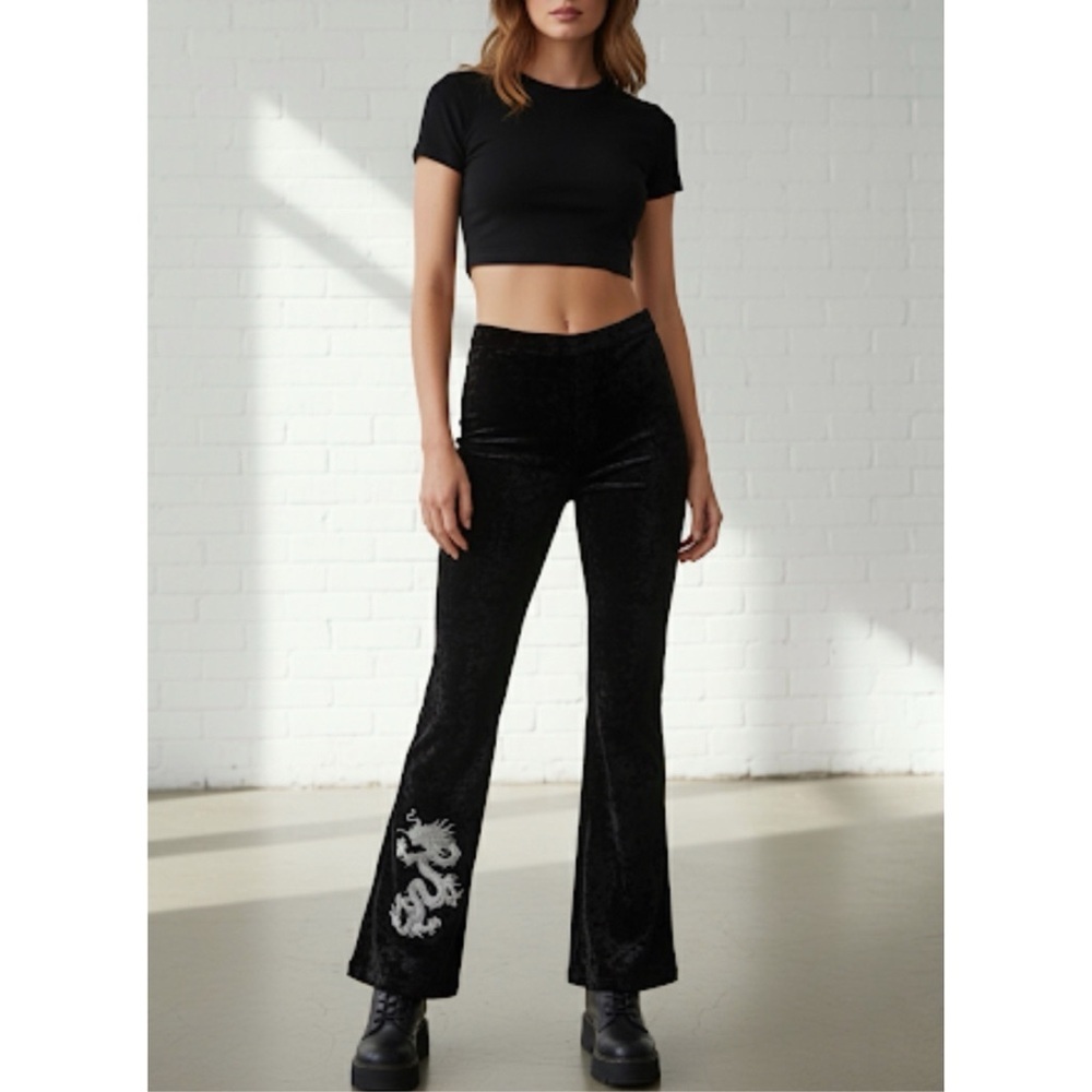Edgy Y2K Princess Polly Velvet Dragon Pants Size 4
Grunge Embroidery Cottagegoth